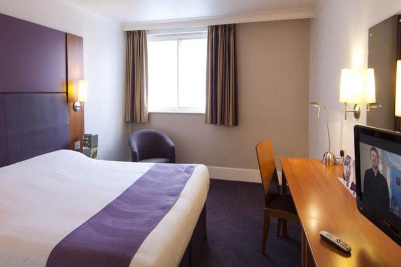 Premier Inn Portsmouth North Harbour Ngoại thất bức ảnh