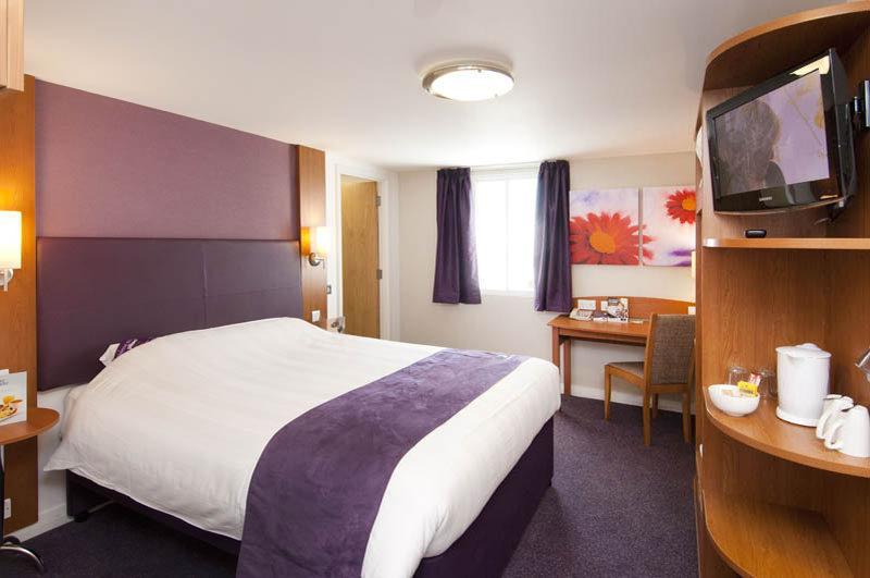 Premier Inn Portsmouth North Harbour Ngoại thất bức ảnh