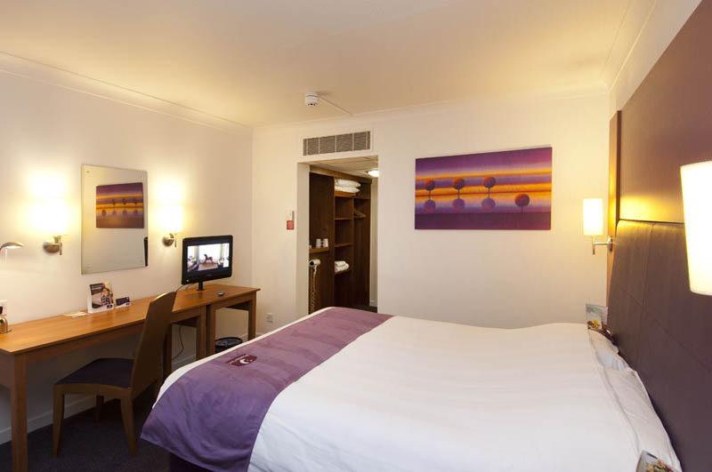 Premier Inn Portsmouth North Harbour Ngoại thất bức ảnh