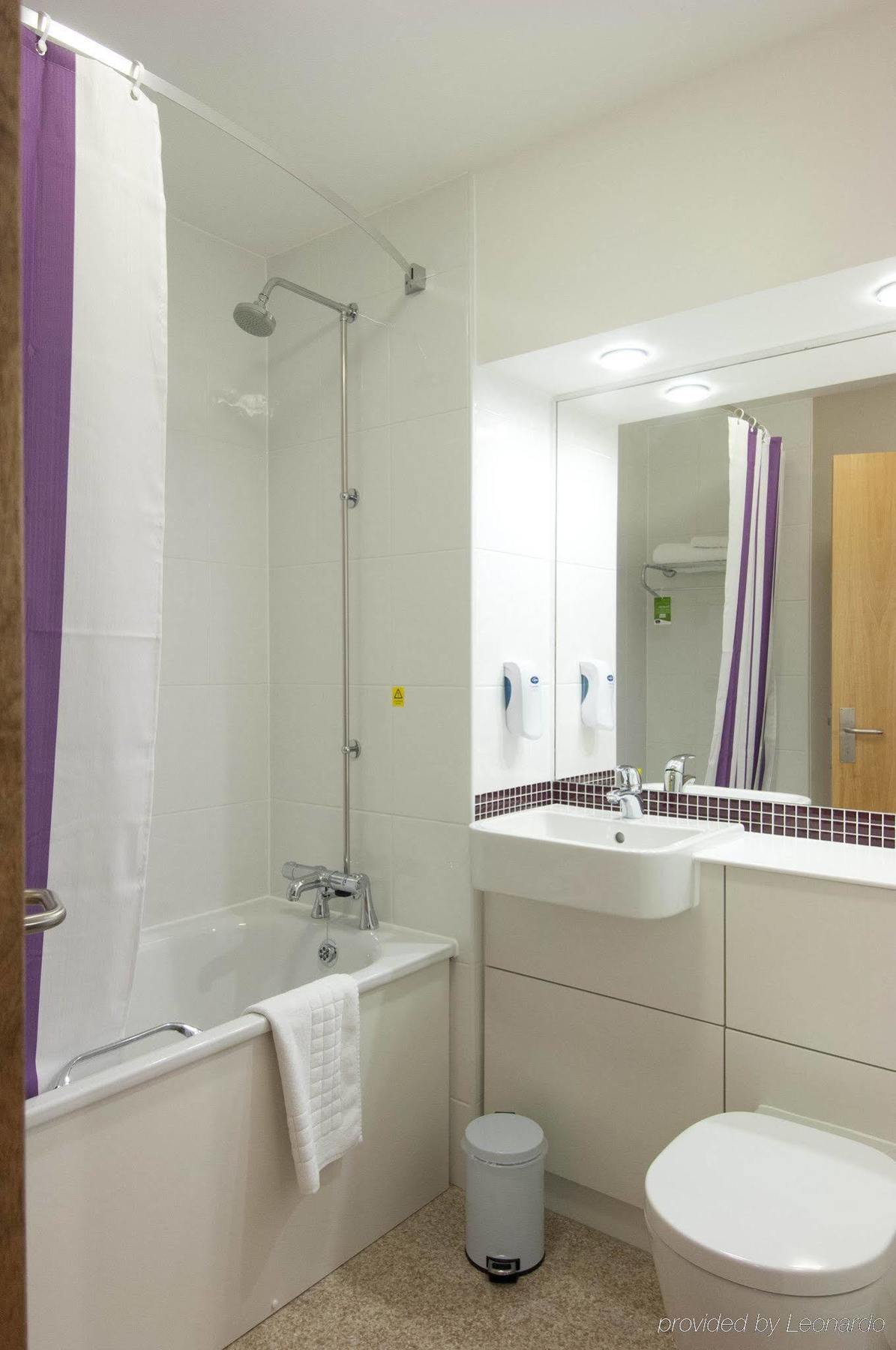 Premier Inn Portsmouth North Harbour Ngoại thất bức ảnh